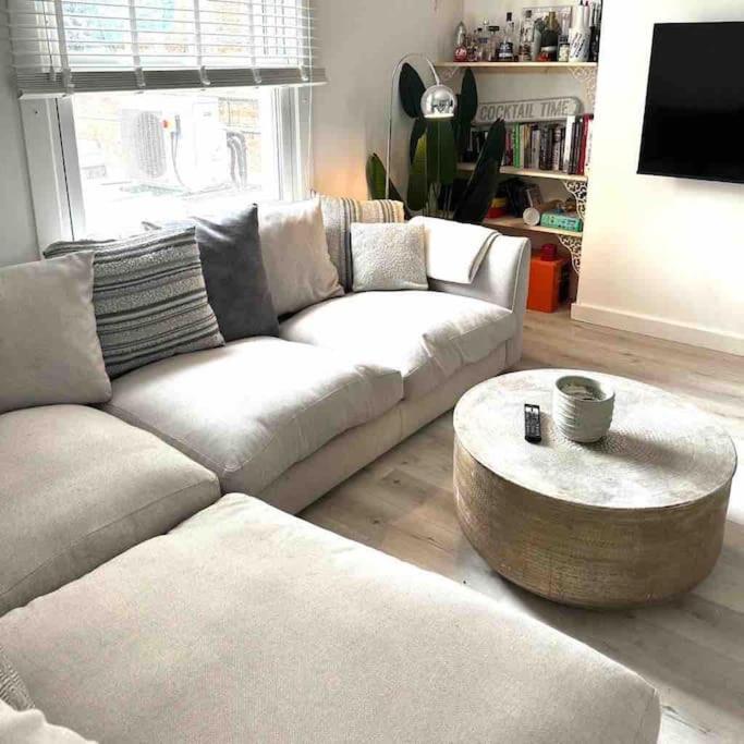 Stunning 2 Bedroom Flat Camden Апартаменты *