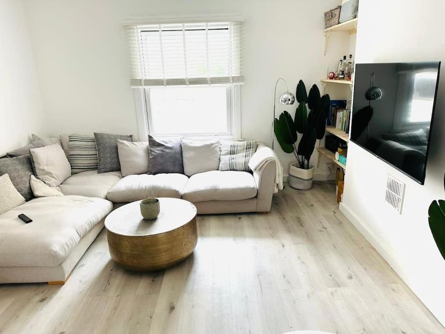 Stunning 2 Bedroom Flat Camden Апартаменты Лондон